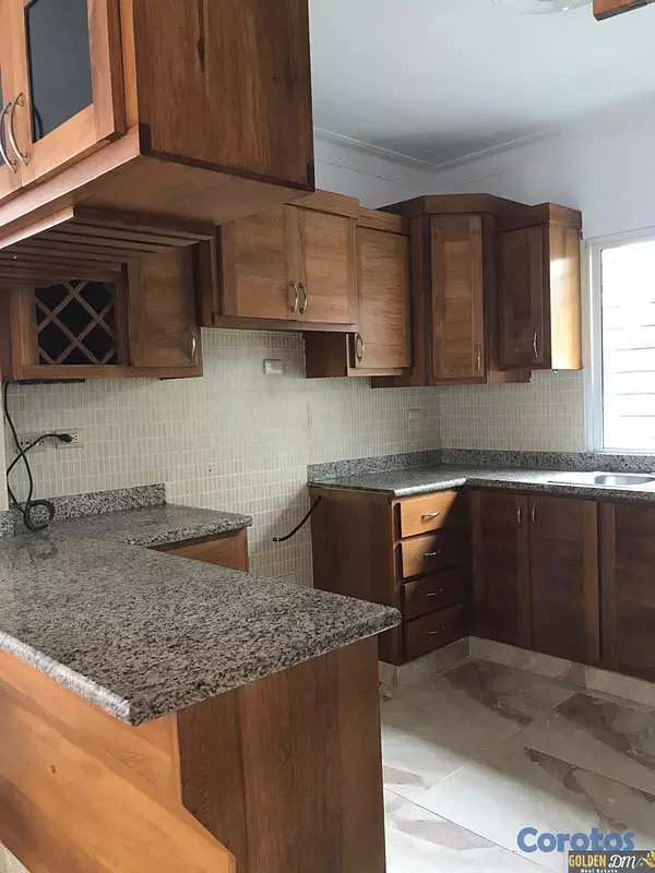 casas - Casa Económica En Venta En Residencial Cerrado En  5