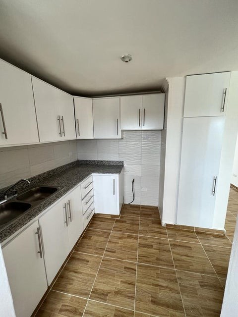 apartamentos - Apartamento en venta #24-459 de 3 dormitorios, 2 baños, 2 parqueos, 2