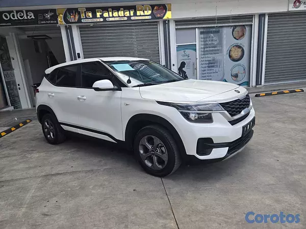 jeepetas y camionetas - KIA SELTOS 2022 BLANCO DIESEL 3
