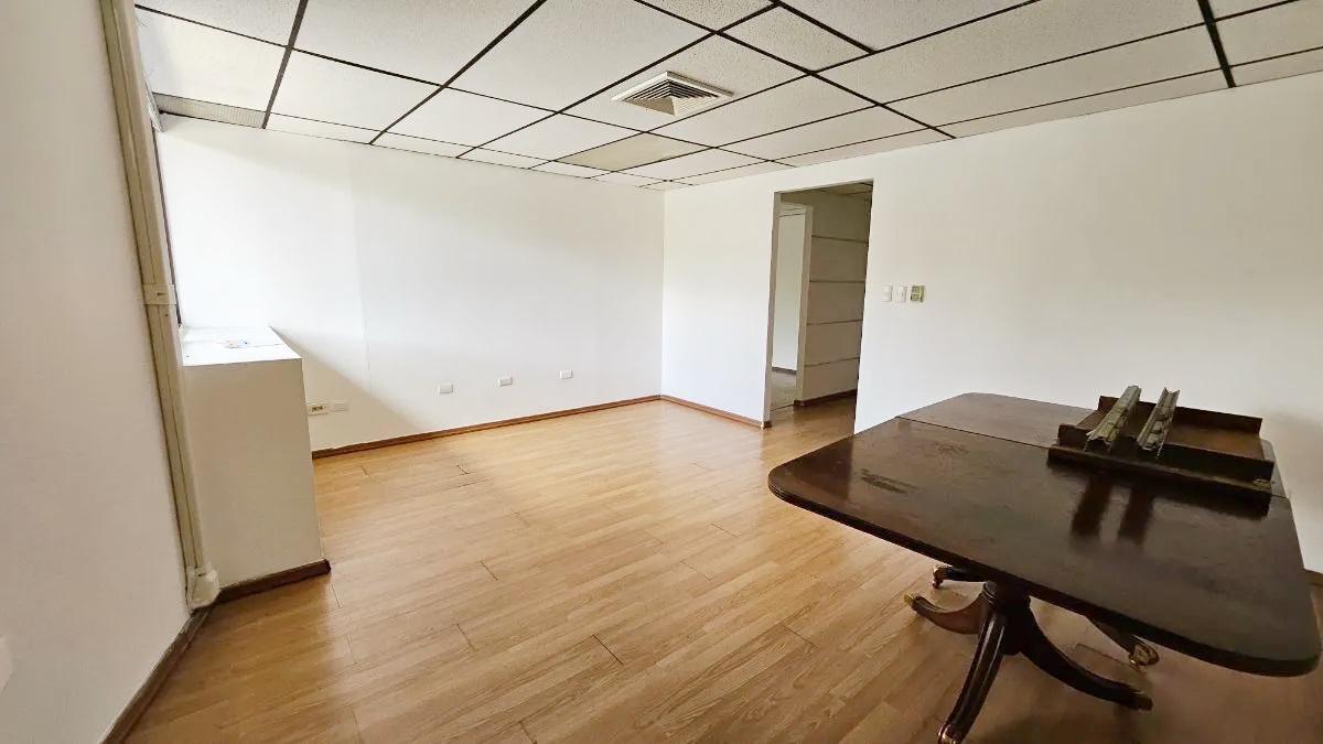 oficinas y locales comerciales - Local céntrico en la Esperilla 2
