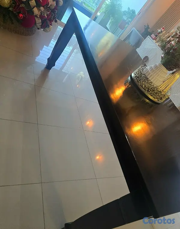 muebles y colchones - Vendo mesa madera como nueva sin las sillas. Marró 2