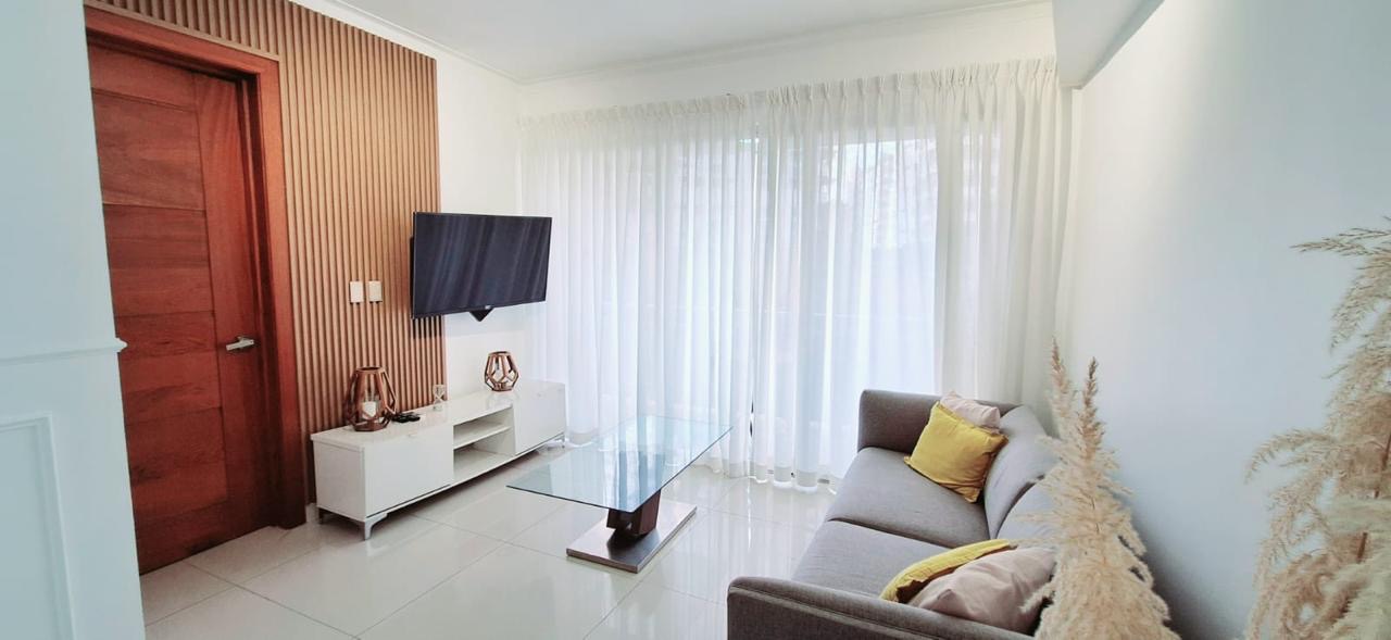 apartamentos - Vendo  o al amueblado Naco una hab balcón parqueo  7
