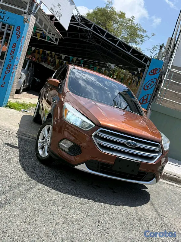 jeepetas y camionetas - Venta de traspaso. Ford Escape SE 2017 2