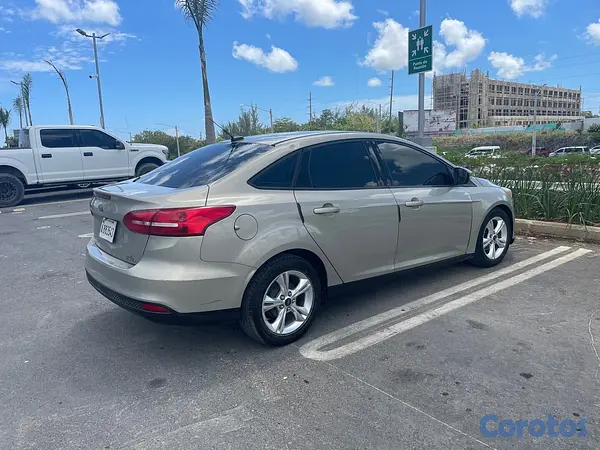 carros - Ford Focus en buena condition 4