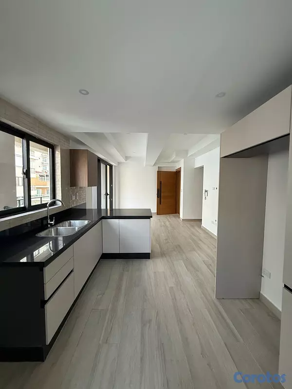 apartamentos - Urb. Real, Piso alto con Terraza, excelente iluminación y amenidades completas 3