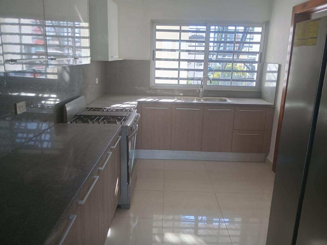 apartamentos - Apto 3 Habs.  en  LA TORRE MONARCA,  EL VERGEL, 6to PISO, 160 Mts.2, REBAJADA 8