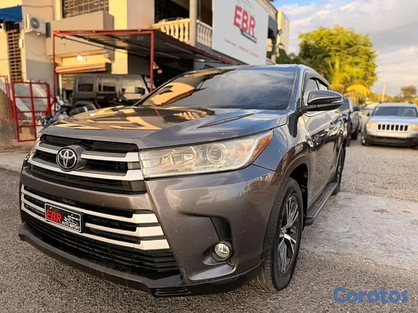 jeepetas y camionetas - Toyota Highlander LE Plus 2019 2