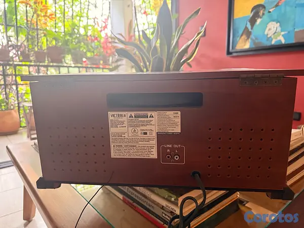 cds y vinilos - Vendo vitrola clásica por motivos de espacio.  5