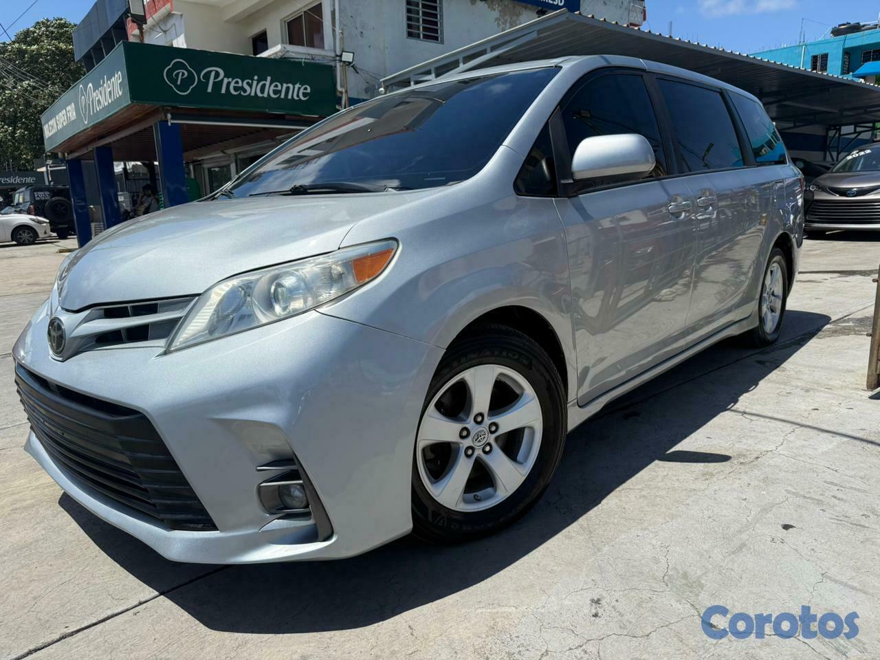 jeepetas y camionetas - Toyota Sienna 2020 1