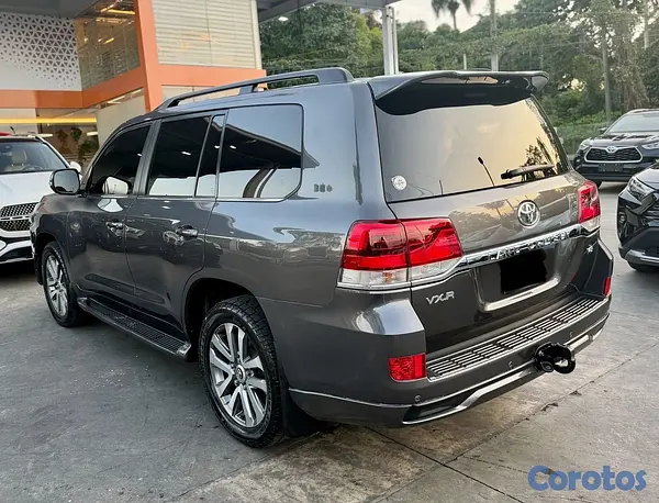 jeepetas y camionetas - Toyota Land cruiser vxr 2017 5