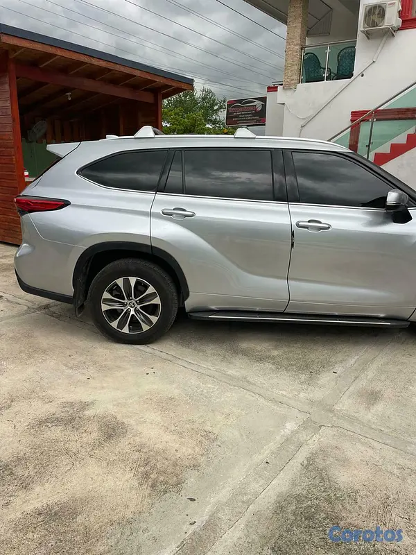 jeepetas y camionetas - Toyota higlander xle 2021 6