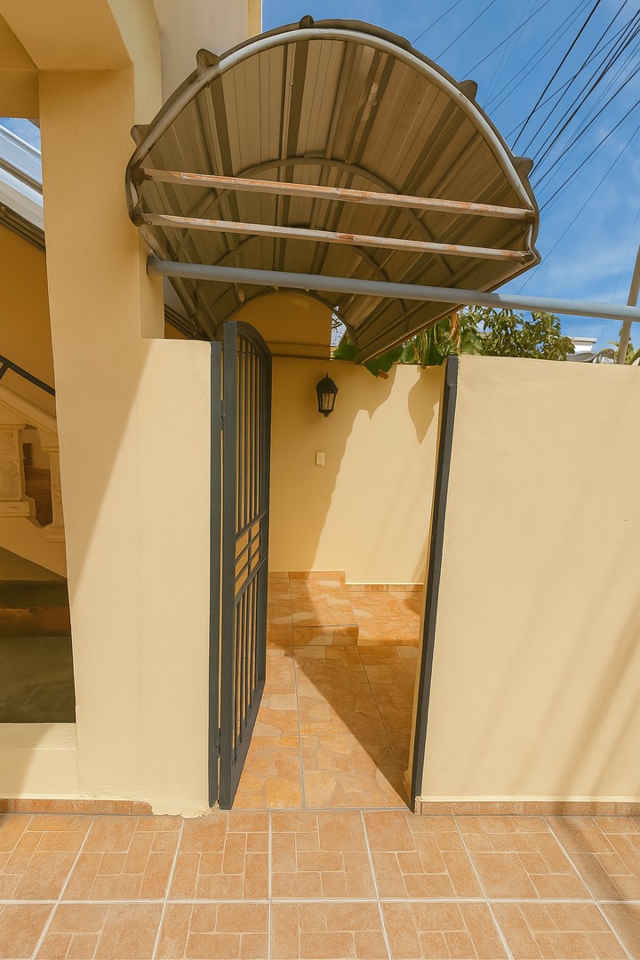 casas - VENDO Casa de 3 Niveles En El Residencial Brisas del Norte, CODIGO: PD450 1