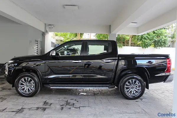 camiones y vehiculos pesados - Mitsubishi L 200 2026 5