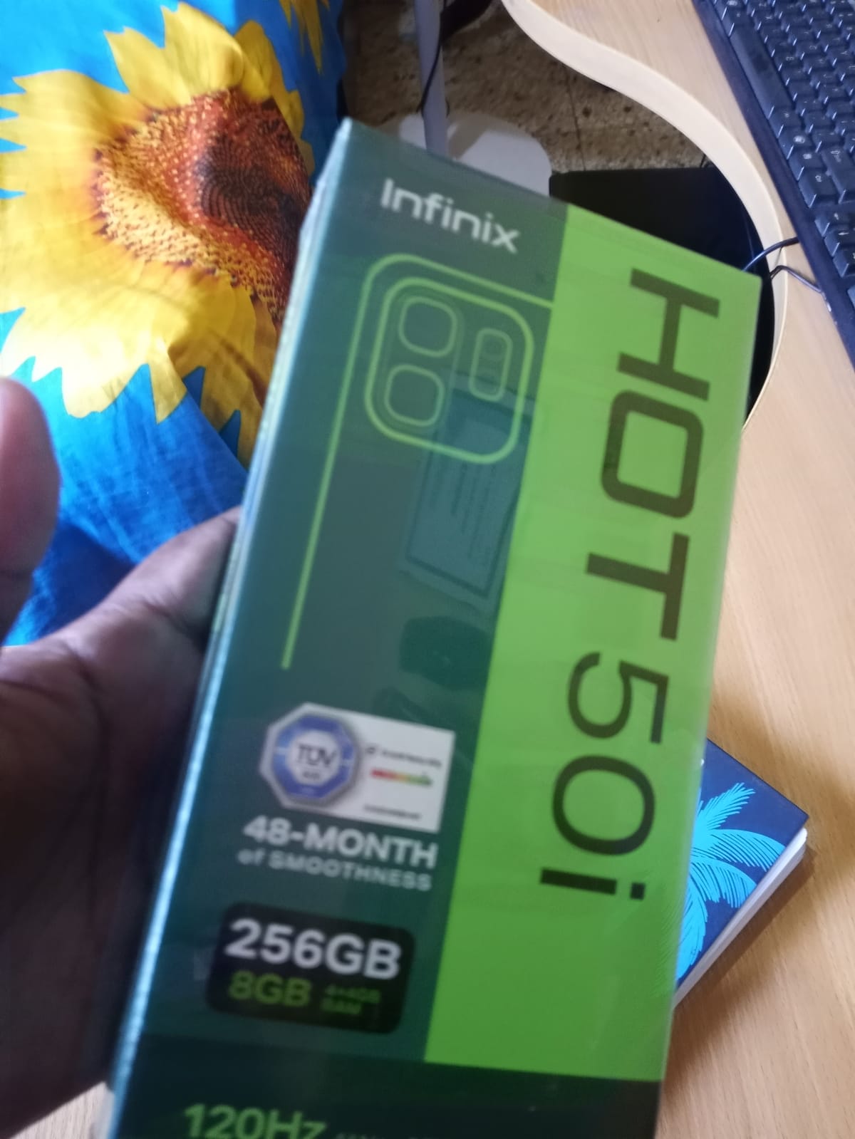 celulares y tabletas - Infinitix Hot 50i 256gb,8gb de Ram verde nuevo con su caja y sus accesorios. 0