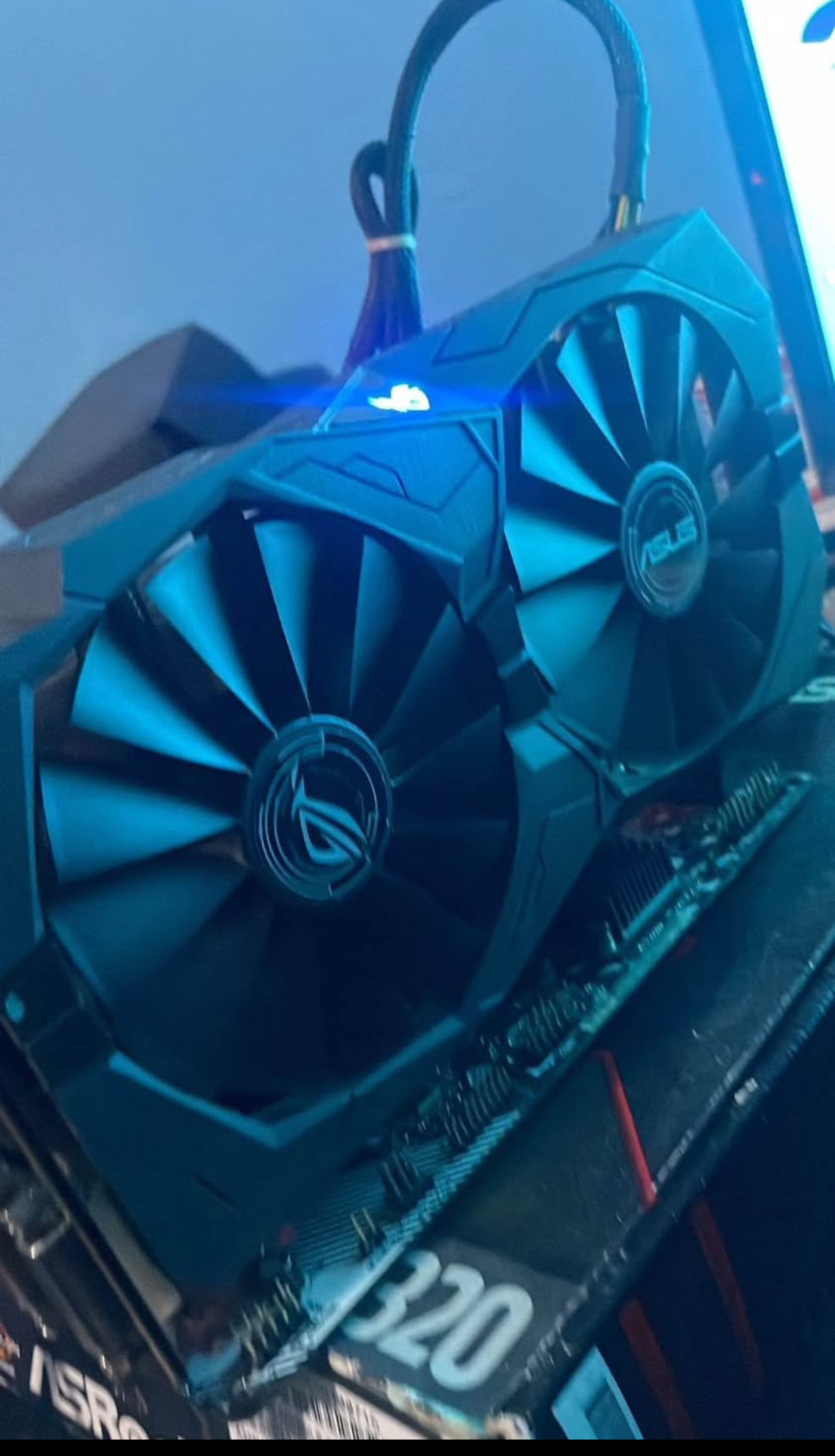 computadoras y laptops - Tarjeta gráfica Asus rog strix
Gtx 1050 ti 4gb
