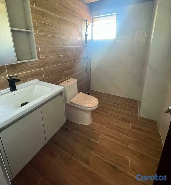 apartamentos - Apartamento remodelado de 3 hab con 2 parqueos lin 5