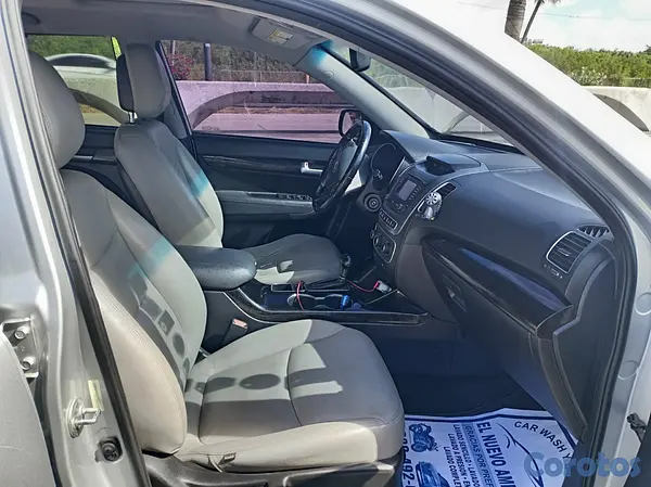 jeepetas y camionetas - KIA SORENTO LX LIGERAMENTE NEGOCIABLEContacto.Yvette Reyes  17