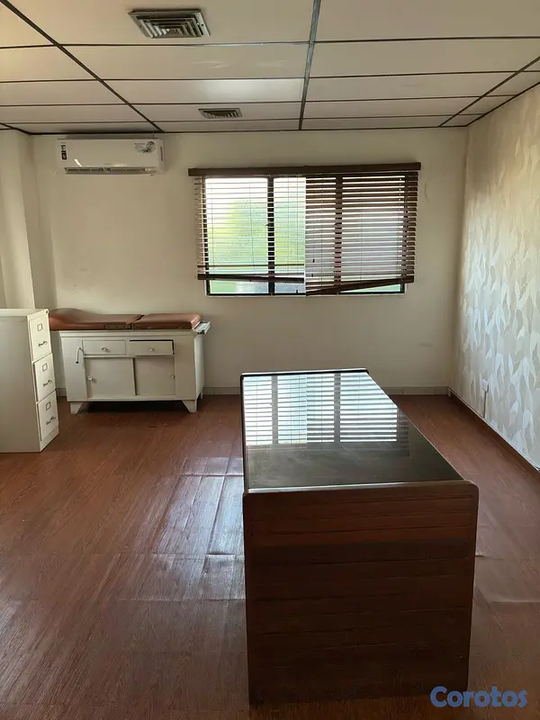 oficinas y locales comerciales - SE ALQUILA CONSULTORIO MEDICO SECTOR GAZCUE 3
