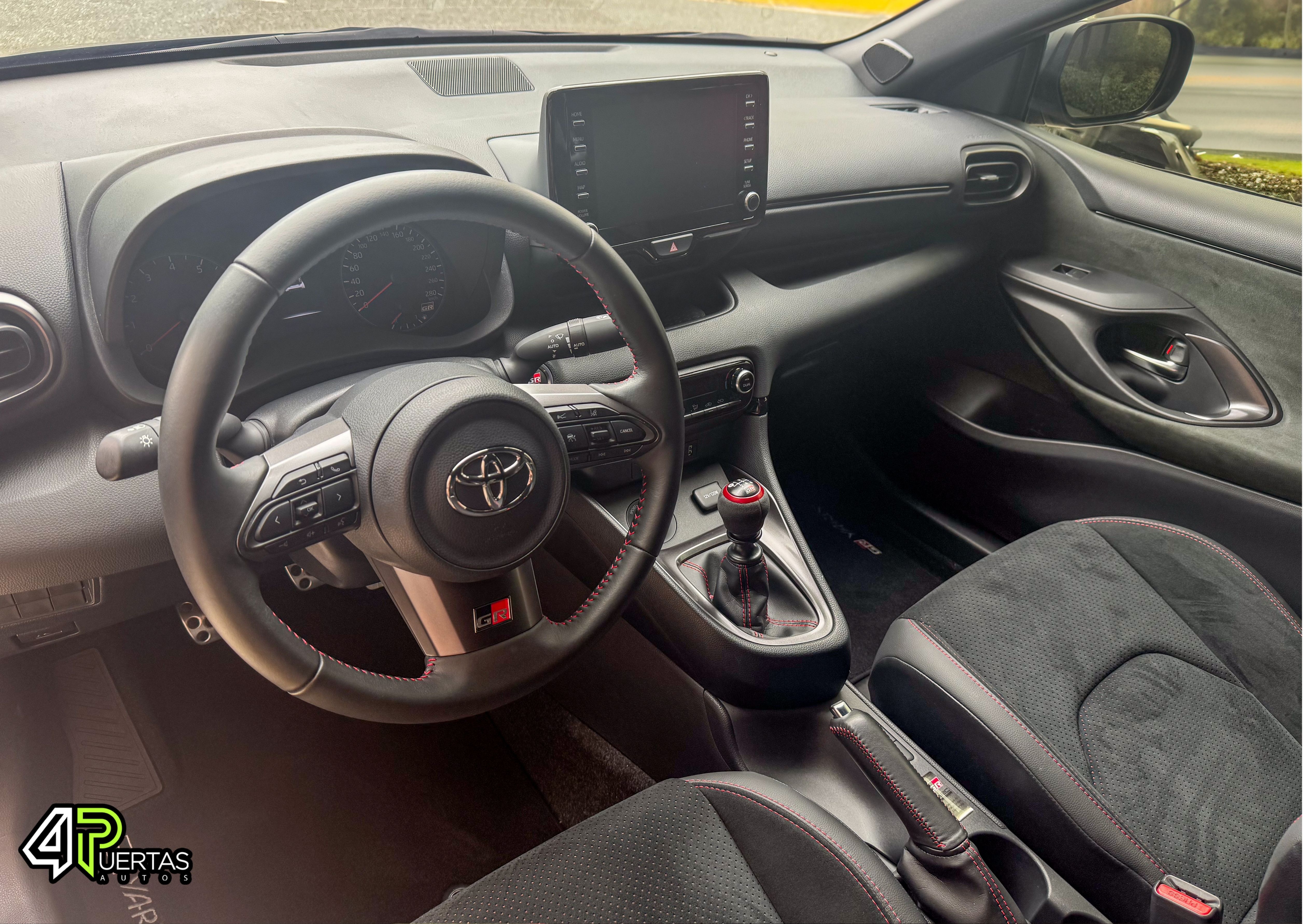 carros - TOYOTA YARIS GR 8