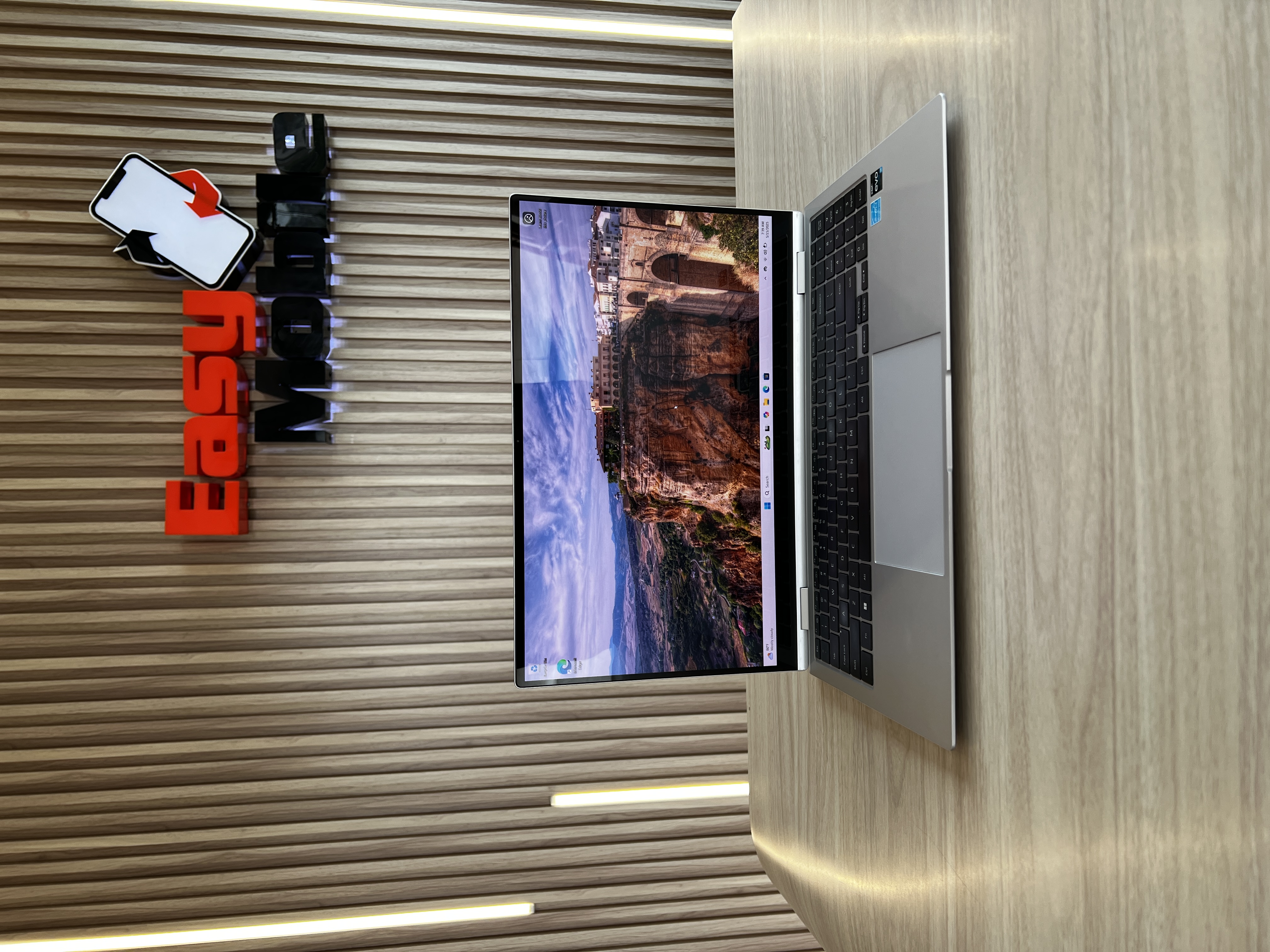 computadoras y laptops - BOOK 2 PRO 15.6" 360 i7 16/1TB INTEL IRIS XE  1
