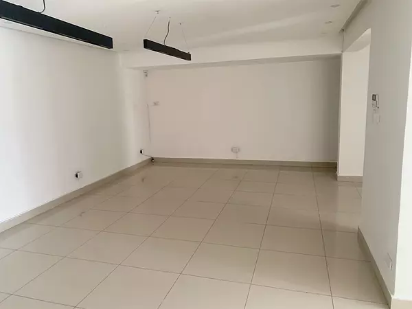 oficinas y locales comerciales - Local de 300 metros prados 7
