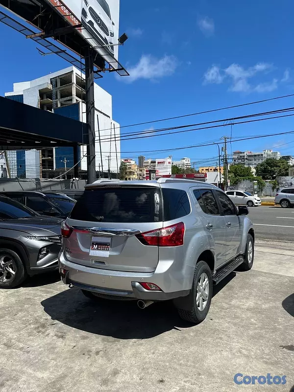 jeepetas y camionetas - Isuzu MUX 2015
 6