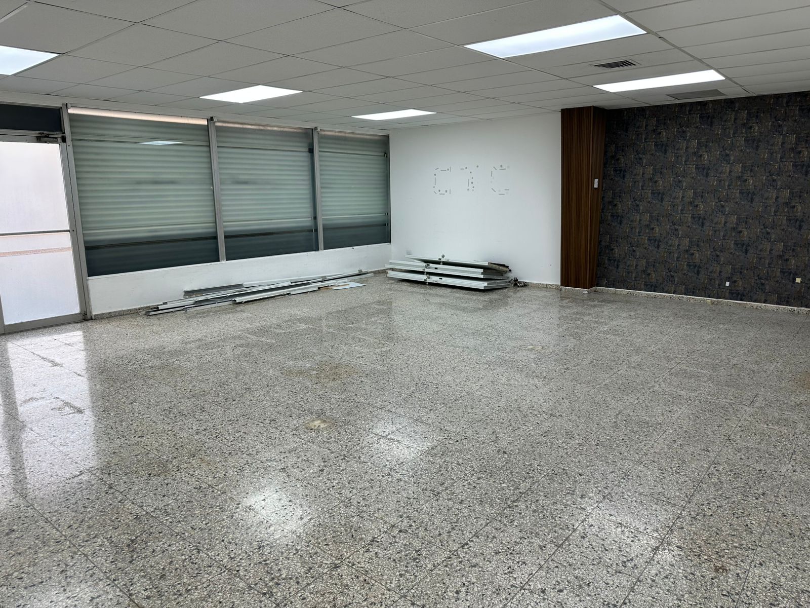 oficinas y locales comerciales - Local o edificio completo en renta av 27 de febrer 5