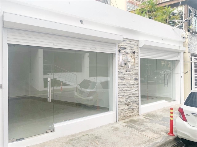 oficinas y locales comerciales - Local en  zona céntrica mirador  2