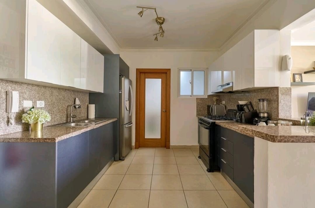 apartamentos - VENDO Amueblado Full En Evaristo Morales Con Ascensor y Planta Full
CODIGO: PD36 4