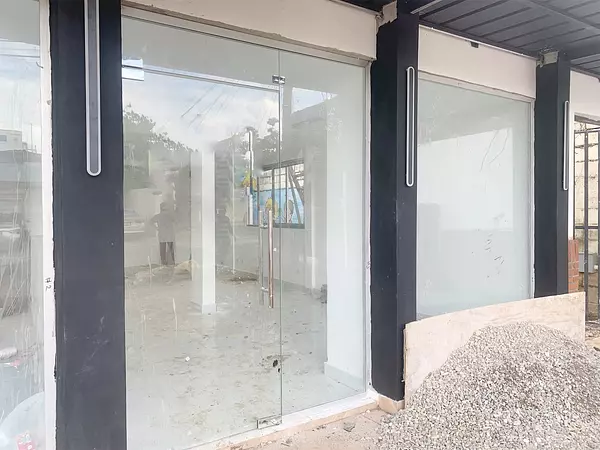 oficinas y locales comerciales - Local en primer nivel en los Prados  4