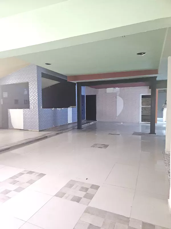 oficinas y locales comerciales - Local céntrico Renacimiento 2
