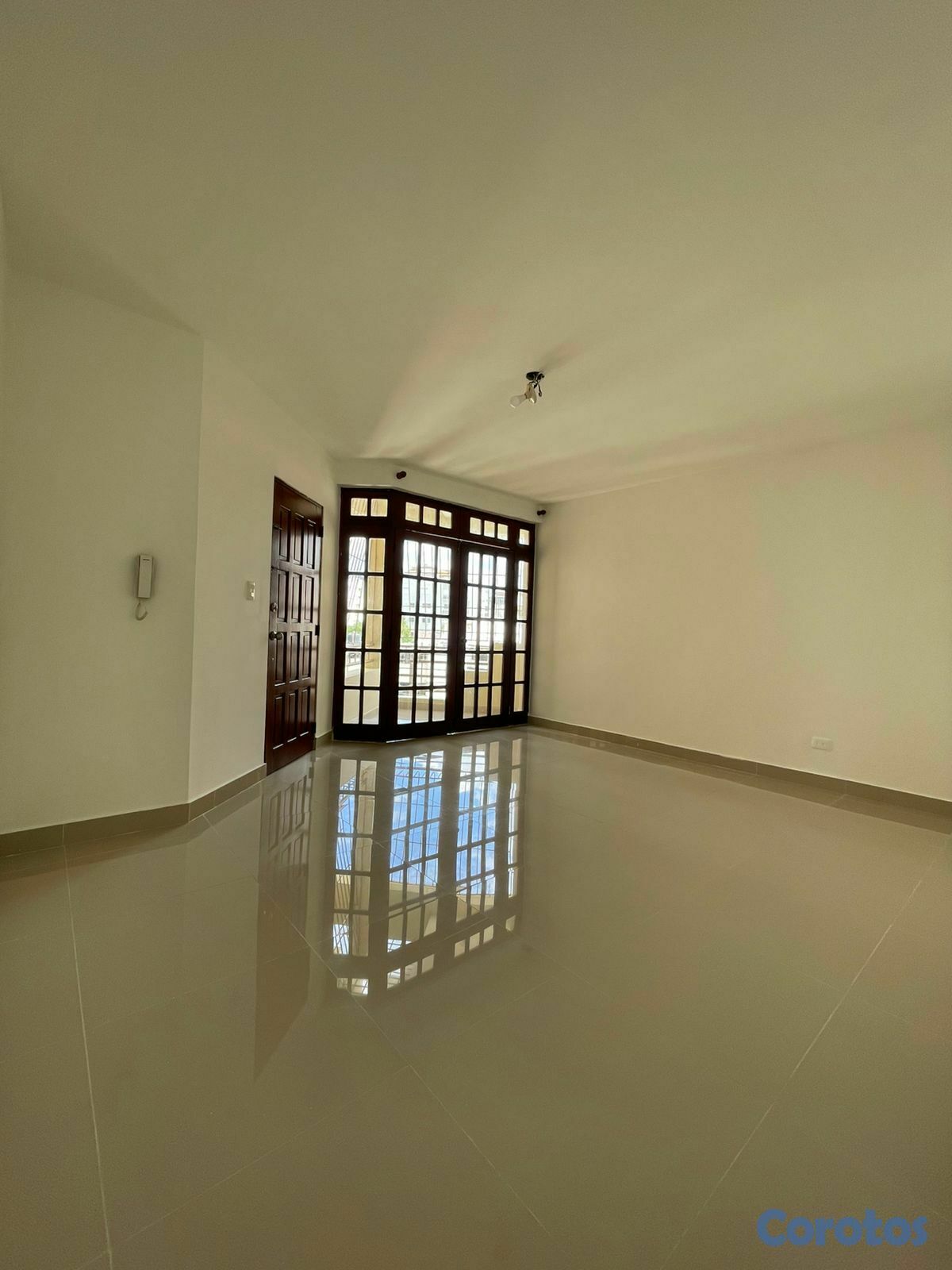 apartamentos - Vendo apartamento en Urb. Real. 8