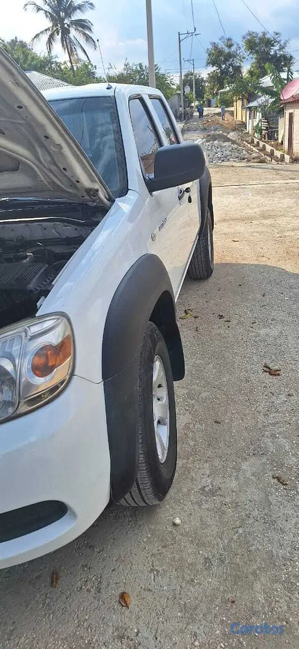 jeepetas y camionetas - camioneta Mazda la full 2014 poco uso  9