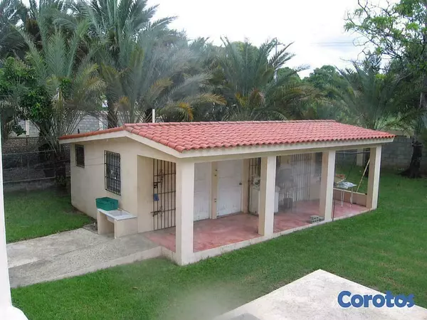casas vacacionales y villas - propiedad de 4,516mts2 con casa de dos pisos 2