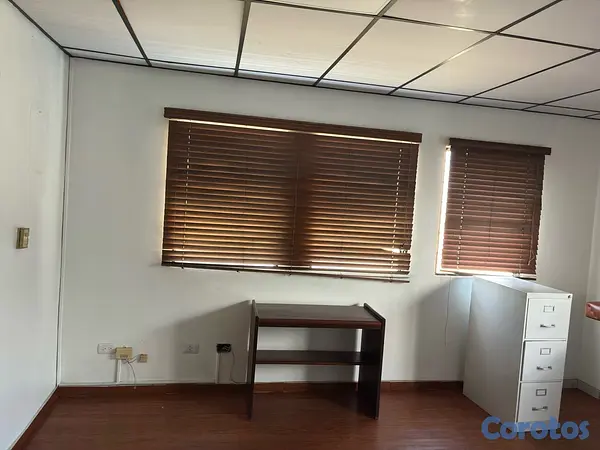 oficinas y locales comerciales - SE ALQUILA CONSULTORIO MEDICO SECTOR GAZCUE 4