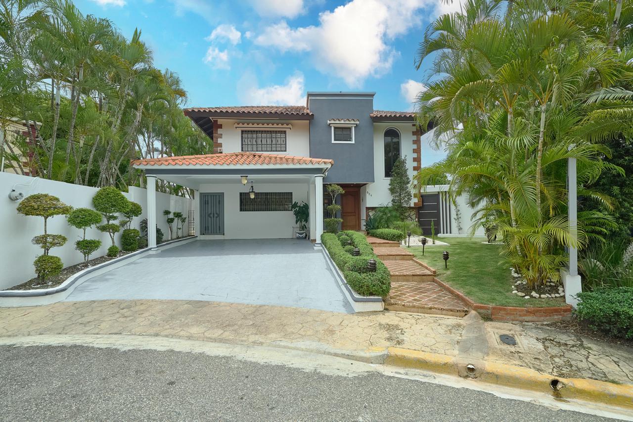 casas -  Casa en Cuesta Hermosa 3 con 4 parqueos  2