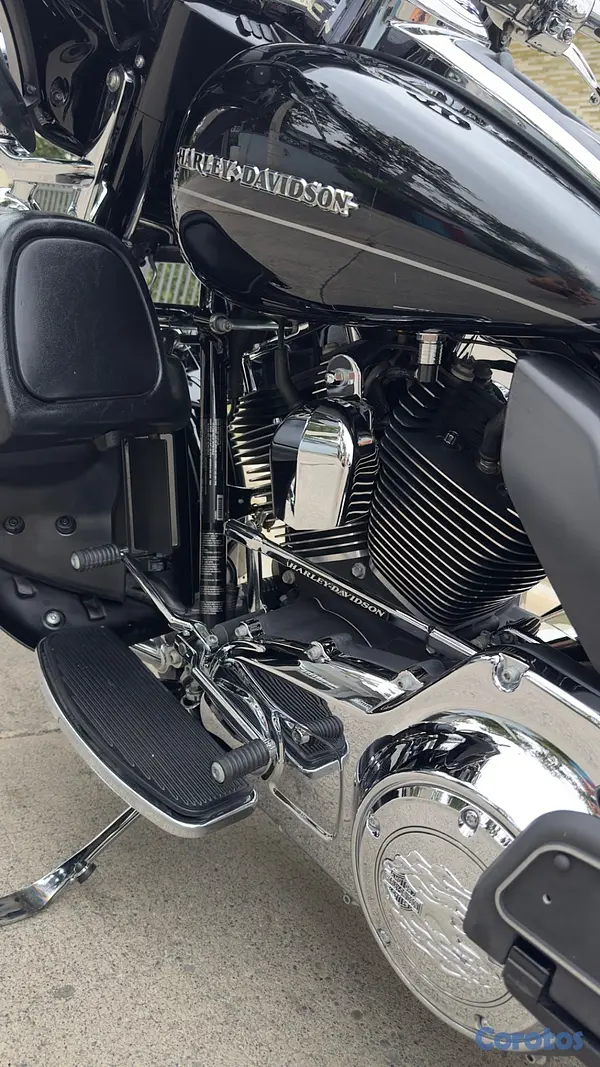 motores y pasolas - Harley Davidson Limited 2014 4