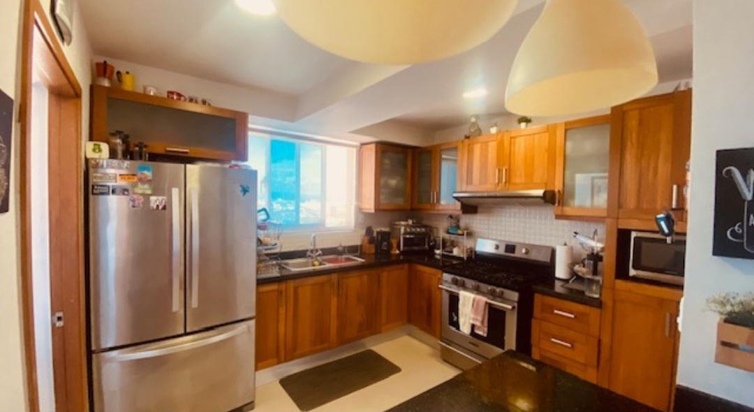 apartamentos - Apto en piso alto en Ens. Paraiso 9
