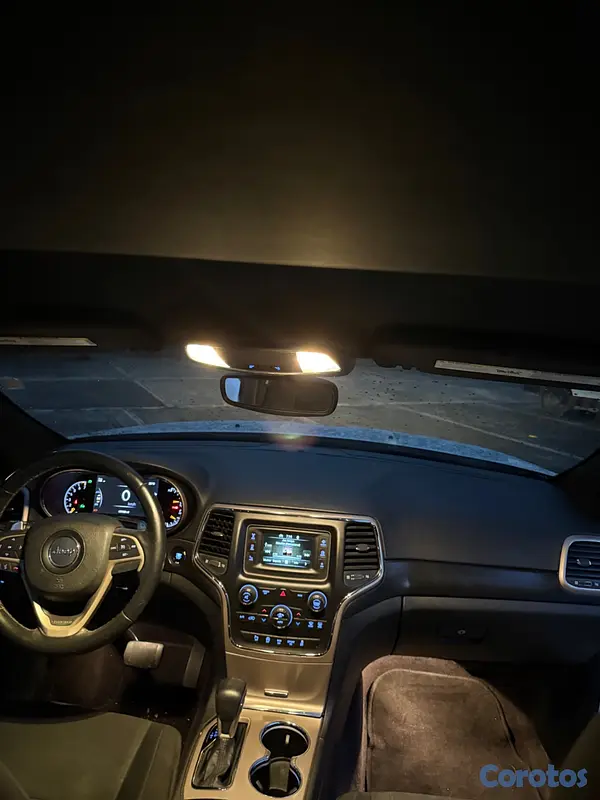 jeepetas y camionetas - Jeep Grand Cherokee Laredo 2017 10