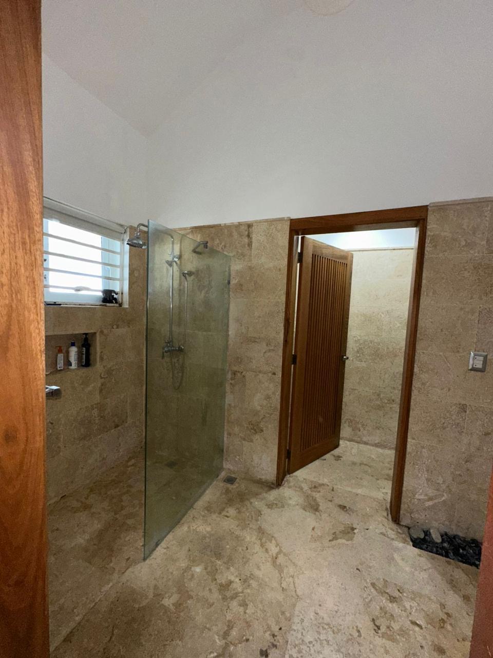 casas vacacionales y villas - Vendo inmensa y atractiva casa 🏠 en Punta Cana    6