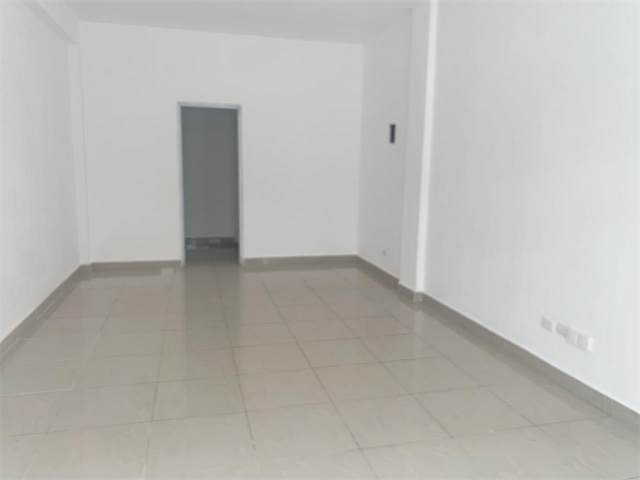 oficinas y locales comerciales - Local en  zona céntrica mirador  3