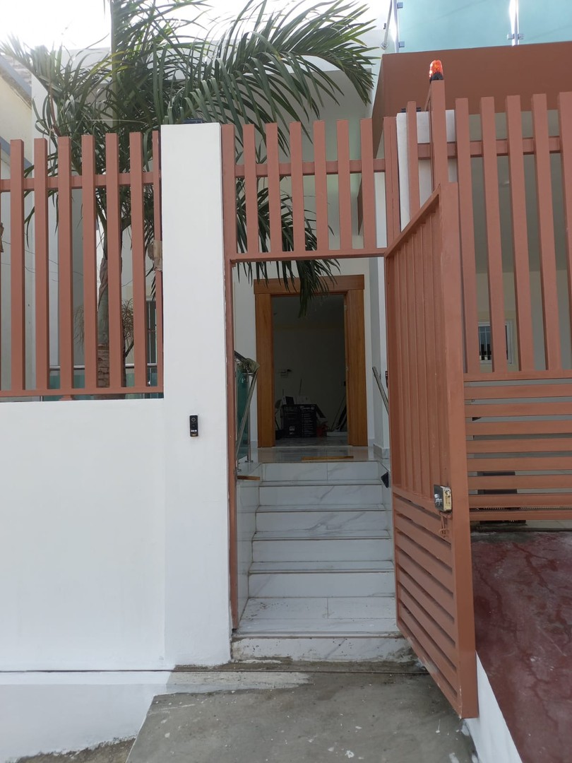 casas - Casa de 2 niveles en venta en Los Prados con vista a las montañas  1
