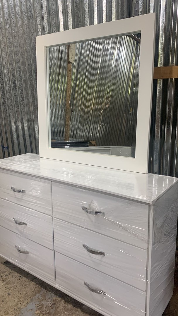 muebles y colchones - Gavetero en blanco con gavetas  2