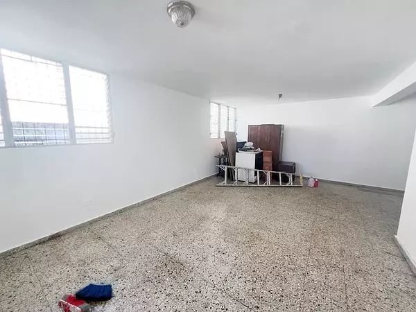oficinas y locales comerciales - propiedad comercial en Arroyo hondo 3