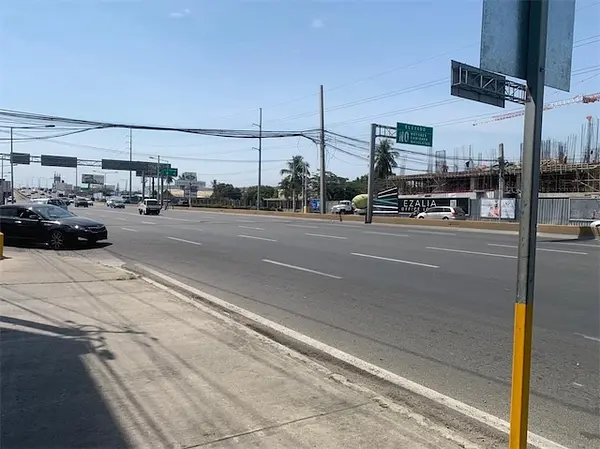 oficinas y locales comerciales - Excelente local 450 metros  prados 9