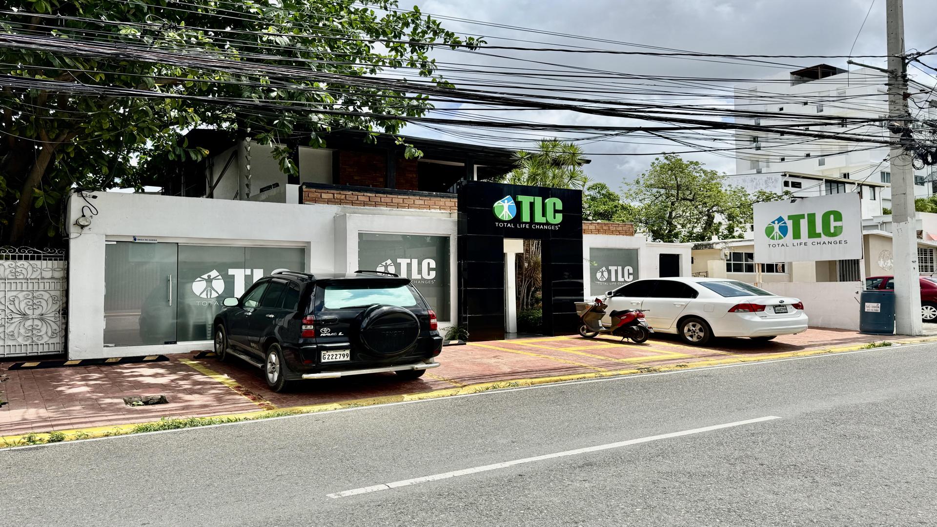 oficinas y locales comerciales - LOCAL COMERCIAL CON EXCELENTE UBICACION EN LOS JARDINES METROPOLITANOS SANTIAGO