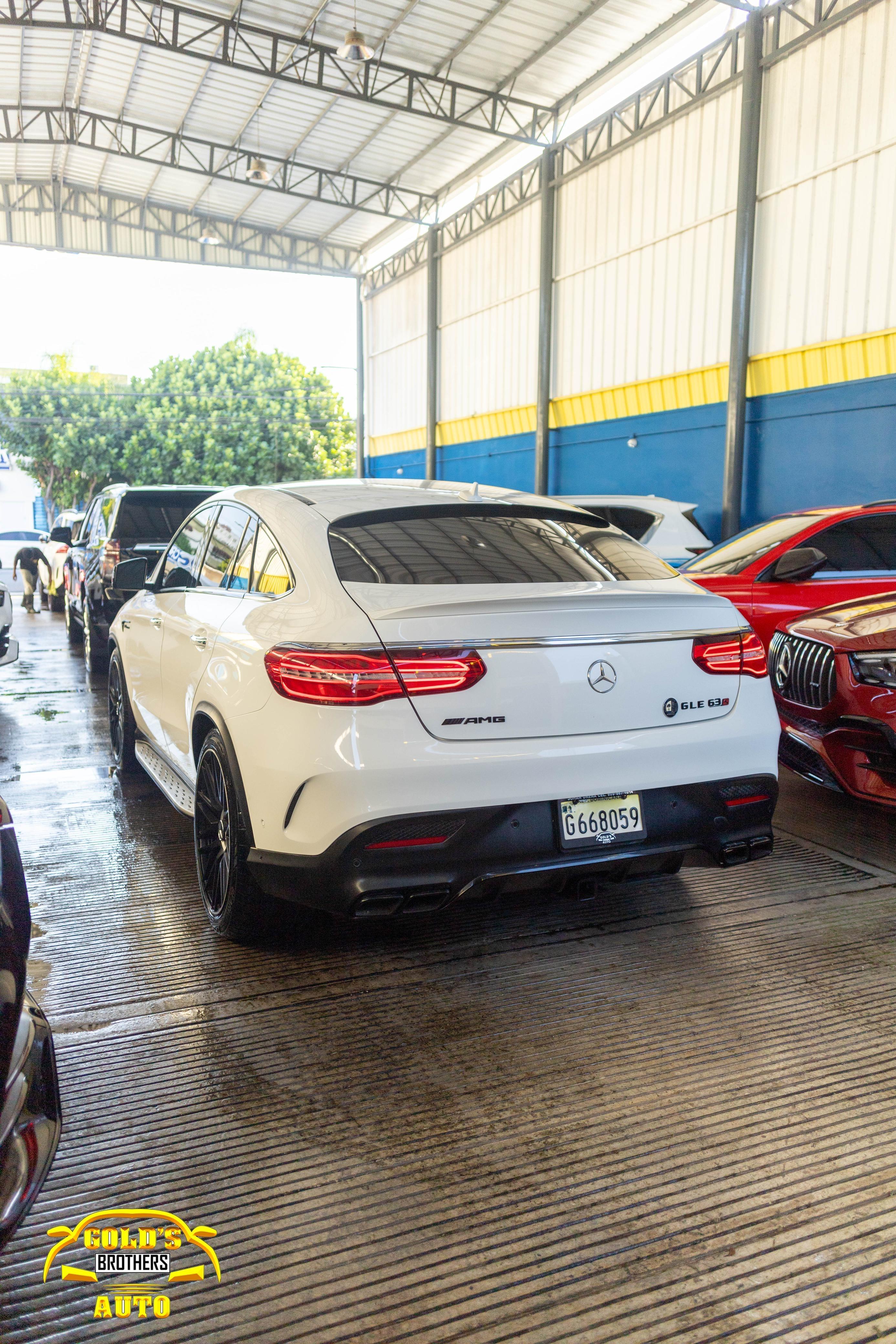 jeepetas y camionetas - Mercedes Benz GLE 63s AMG Coupe 2017 Clean Carfax 3
