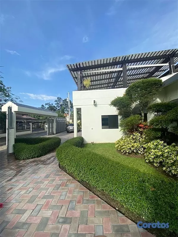 casas vacacionales y villas - Vendo en Jarabacoa, mansion amueblada con paneles solares de 1070mts 4
