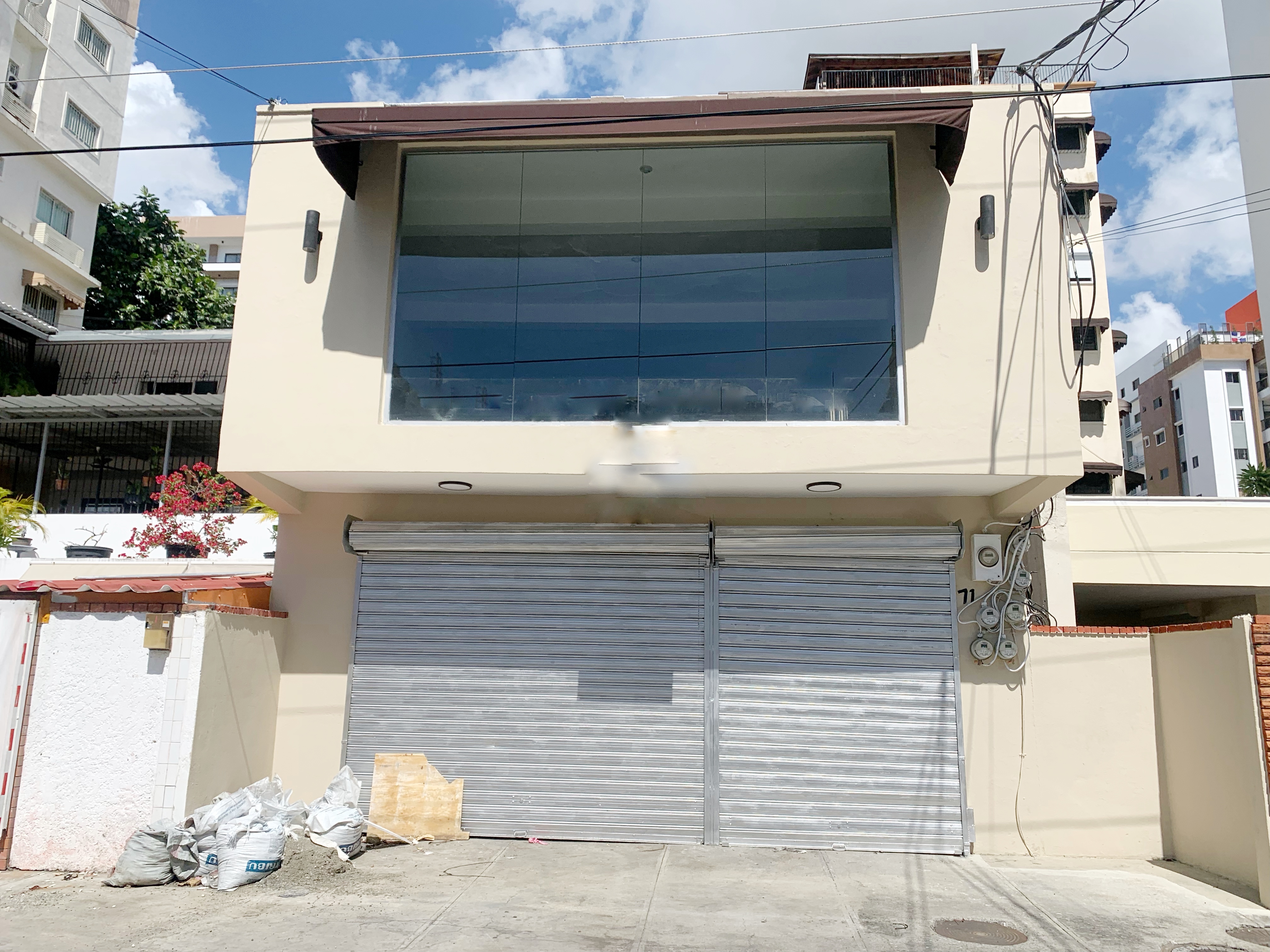 oficinas y locales comerciales - Local en Evaristo Morales  2