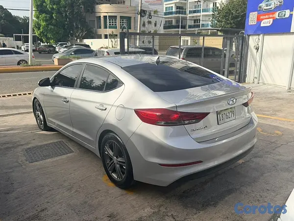 carros - Hyundai Elantra 2017 9